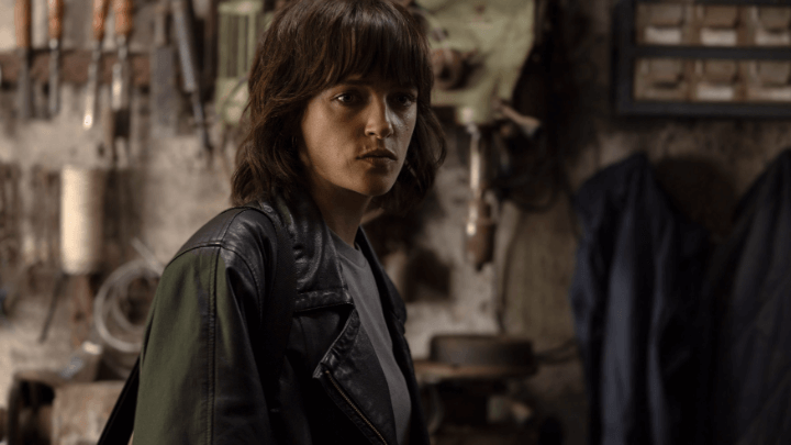 She walks in darkness She walks in darkness